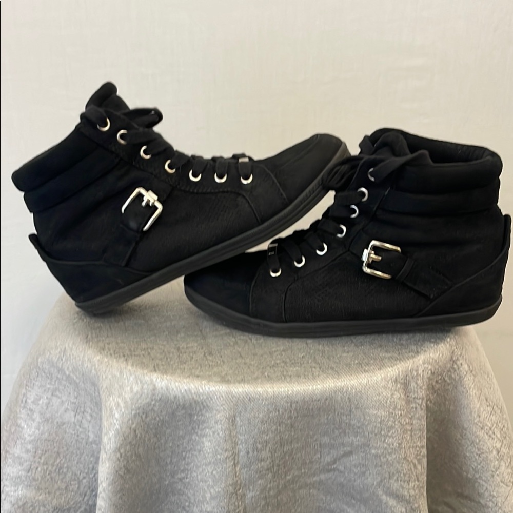 Call It Spring Black women’s Aprox. Size 5.5/6 Sneakers with Sleek Design (D9)✨